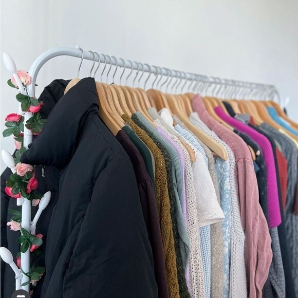 Beautiful Women’s Mystery Box - Picture 2 of 4